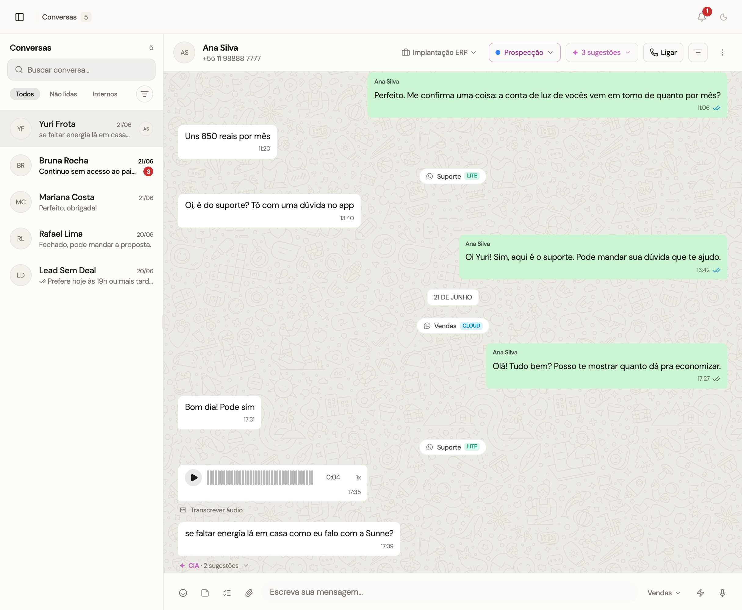 Inbox do PipeFácil com lista de conversas, thread aberta e lead relacionado